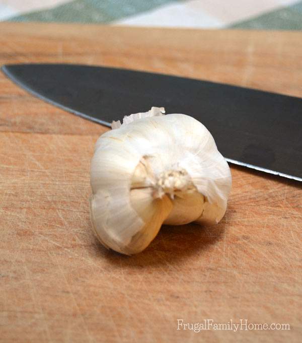How to Quickly Peel a Head of Garlic